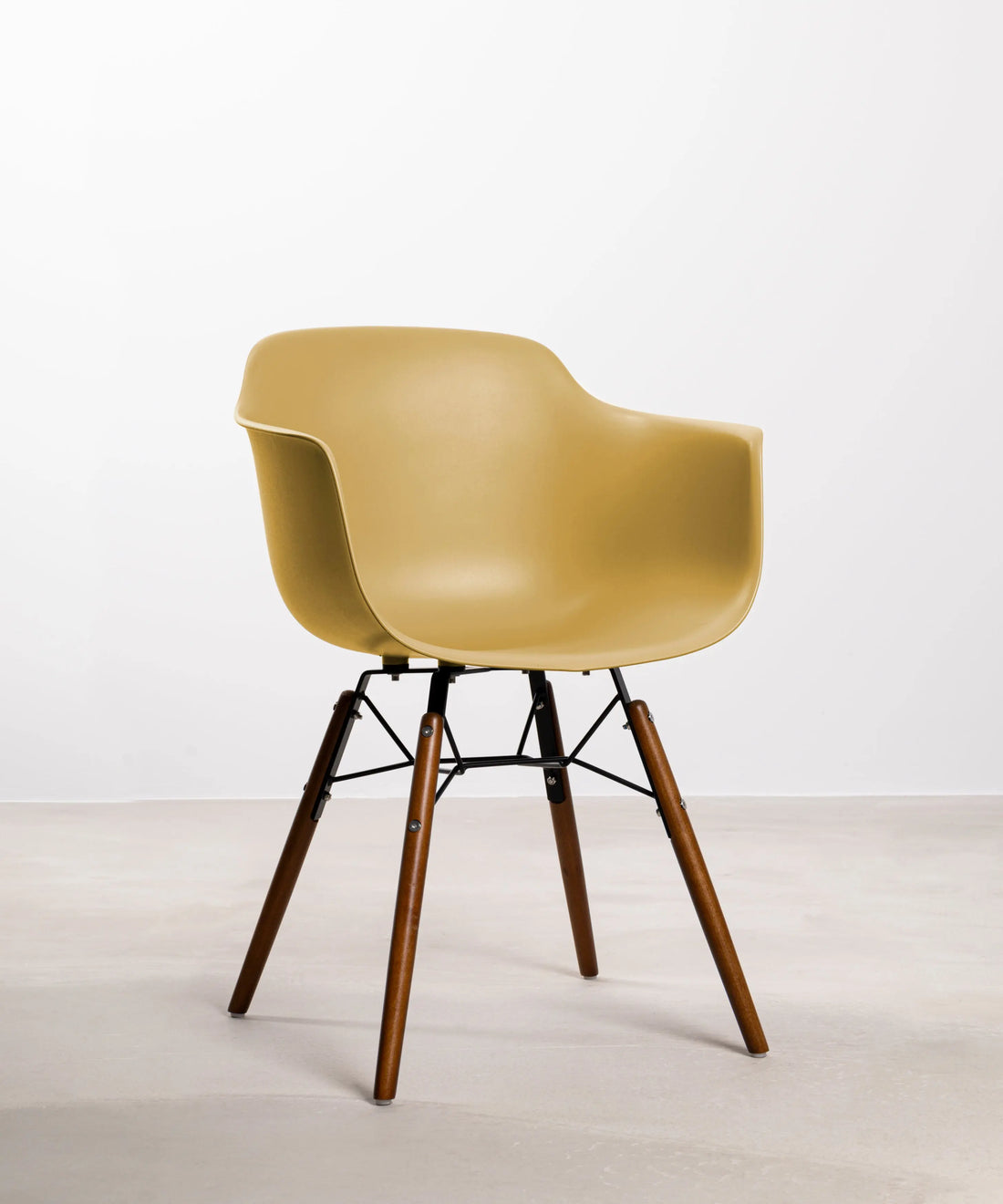 Silla de Polipropileno y Madera Elon Arms